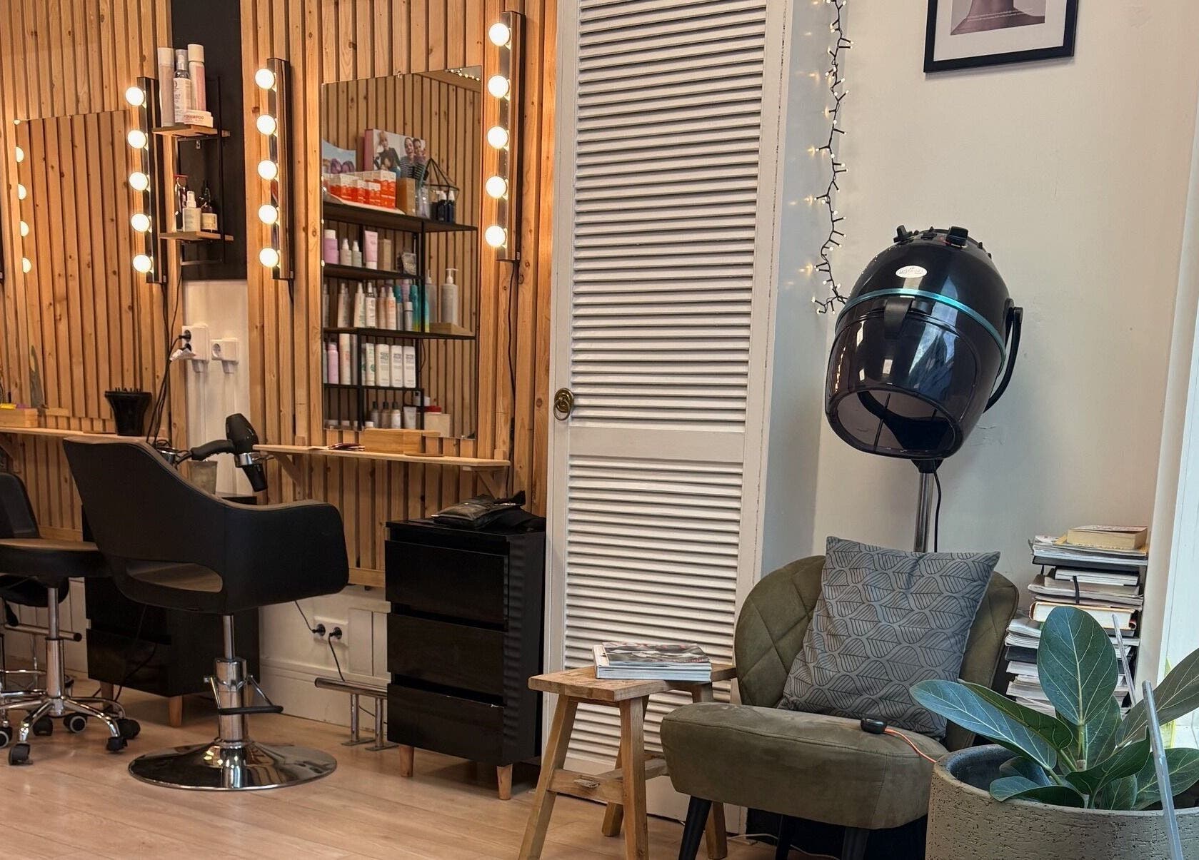 Chic salon interior at Curl Spa Salon The Hague, Den Haag, Zuid-holland, NL showcasing styling chairs and decor.