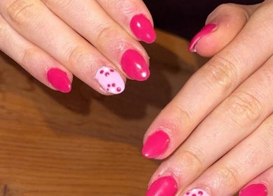 Roze nail art bij Beautybar by Amber, Beveren-kruibeke-zwijndrecht, Vlaanderen, BE.