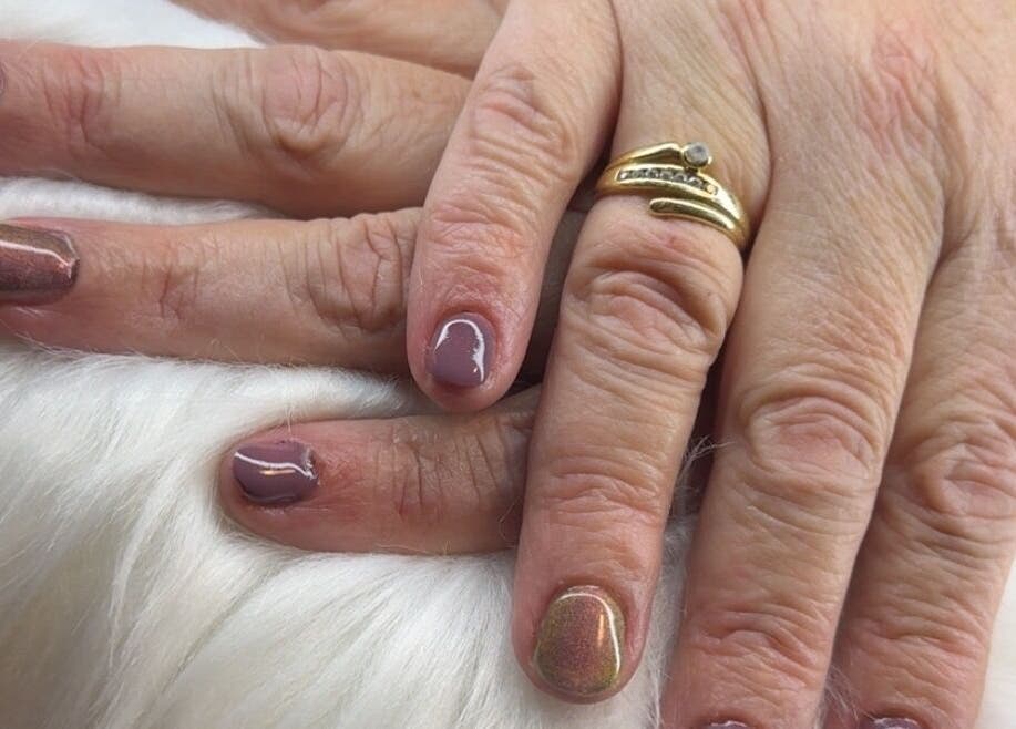 Manicure met chocolade kleuren bij Beautyroomm_am in Beveren-kruibeke-zwijndrecht, Vlaanderen, BE.