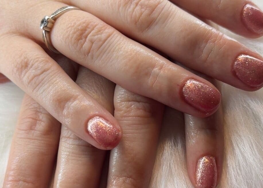 Sprankelende nagelkunst bij Beautyroomm_am in Beveren-kruibeke-zwijndrecht, Vlaanderen, BE.