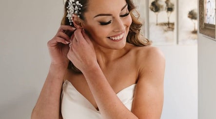 Bridal beauty at Mrs Müller Bridal Studio, Pretoria, Gauteng, ZA. Featuring elegant bridal makeup and hairstyle.