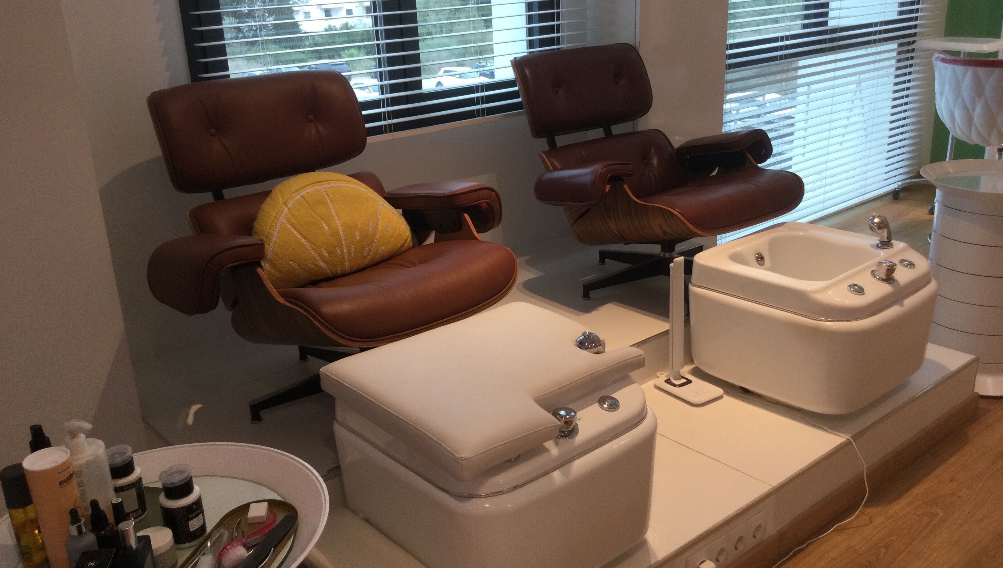 Pedicure chairs and foot bath at Sabrina’s Bellas, Calahonda, Andalucía, ES.