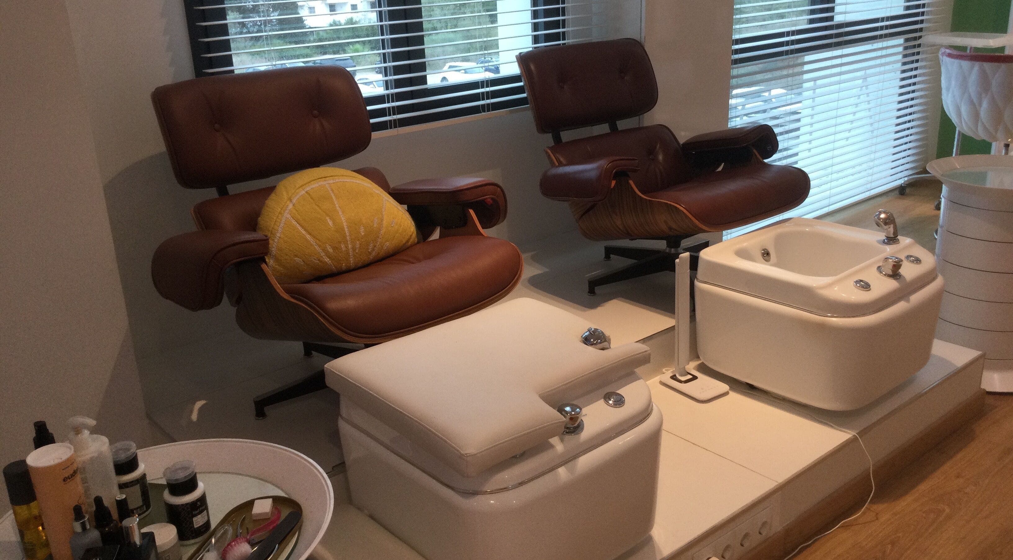 Pedicure chairs and foot bath at Sabrina’s Bellas, Calahonda, Andalucía, ES.