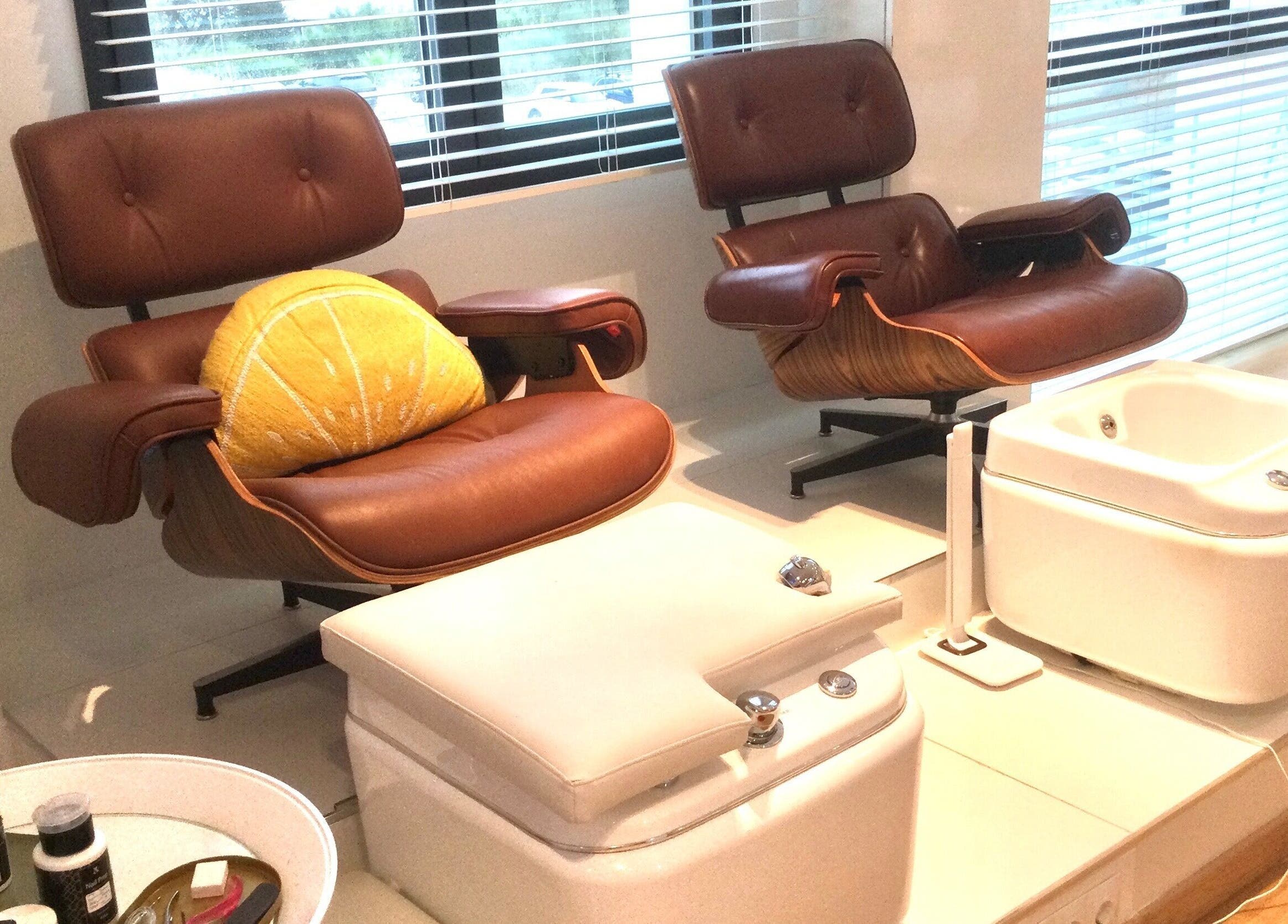 Elegant pedicure chairs at Sabrina’s Bellas, Calahonda, Andalucía, ES, offering luxury spa services.