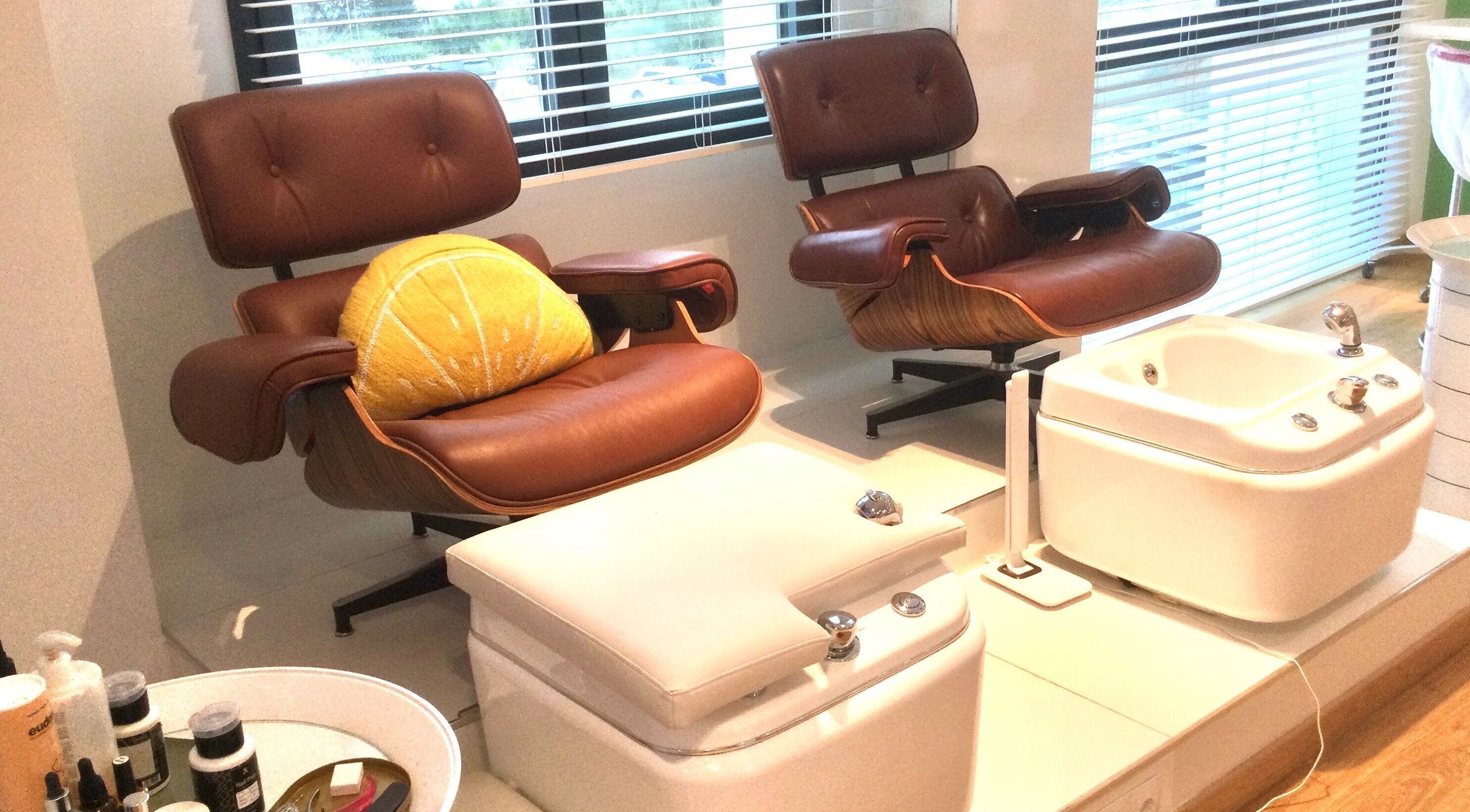 Elegant pedicure chairs at Sabrina’s Bellas, Calahonda, Andalucía, ES, offering luxury spa services.