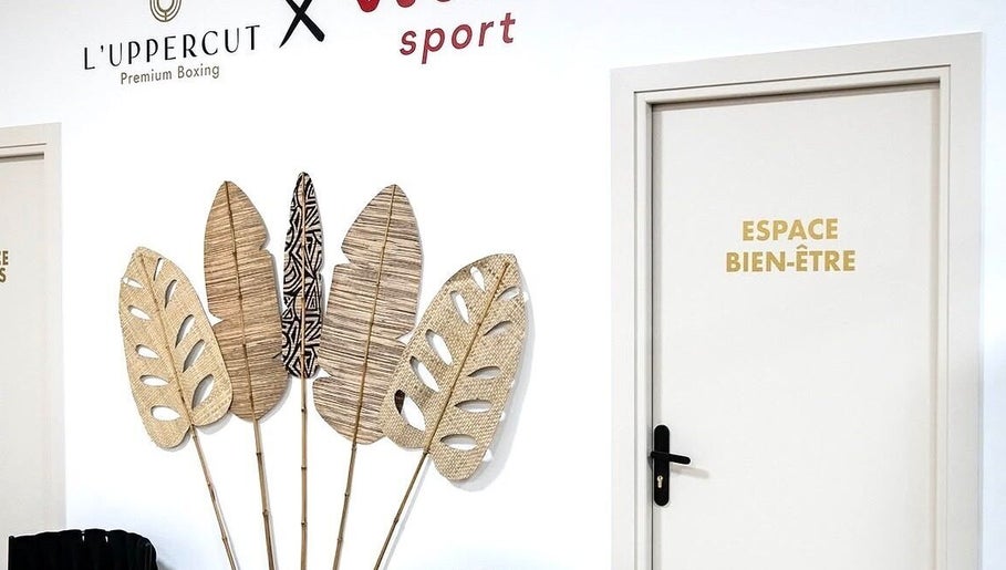 Entrée Espace Bien-être à ELEGANTIA Maquillage Permanent, Le Cannet, Provence-alpes-côte D'azur, FR.