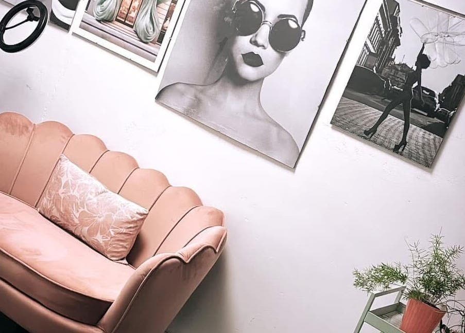 Intérieur stylisé du salon ELEGANTIA Maquillage Permanent Cannes à Le Cannet, Provence-alpes-côte D'azur, FR.