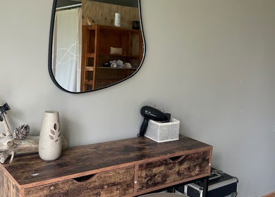 Wooden vanity with mirror at Kleim.cl, Talagante, Región Metropolitana, CL, showcasing natural decor.