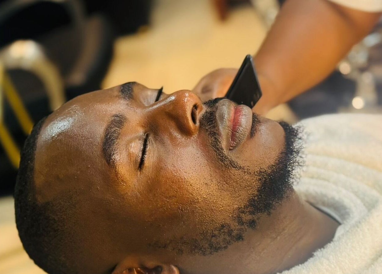 Gentlemen's Lounge in Nairobi, KE offers a calming shave experience with expert care.