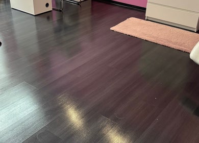 Stijlvolle vloer bij Boss Nails & Beauty in Westervoort, Gelderland, NL, met glanzende afwerking.