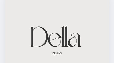 Elegantes Logo von Della Designs in DE, stilvolles Design in Schwarz-Weiß.