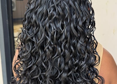 Luscious curly hairstyle at TMP’s Hair Care, Paramaribo, Paramaribo, SR.