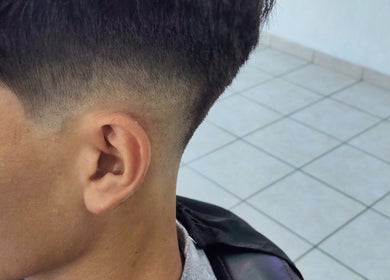 Close-up of a stylish fade haircut at Lady BARBER DLR, Nayarit, Nayarit, MX.