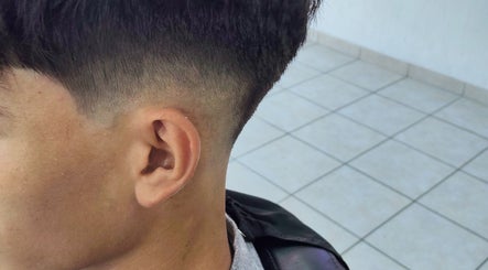 Close-up of a stylish fade haircut at Lady BARBER DLR, Nayarit, Nayarit, MX.