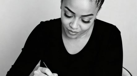 Nail technician at Taylored Nails in Mbombela, Mpumalanga, ZA crafting beautiful designs.