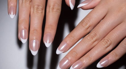 French manicured nails at NailsStazy in Alcalá De Henares, Comunidad De Madrid, ES, showcasing elegant style.