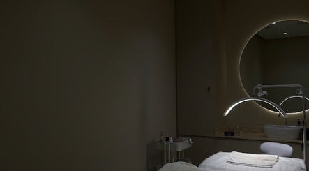 Im a Facialist ízléses kezelőszoba Dubajban, Dubai, AE.