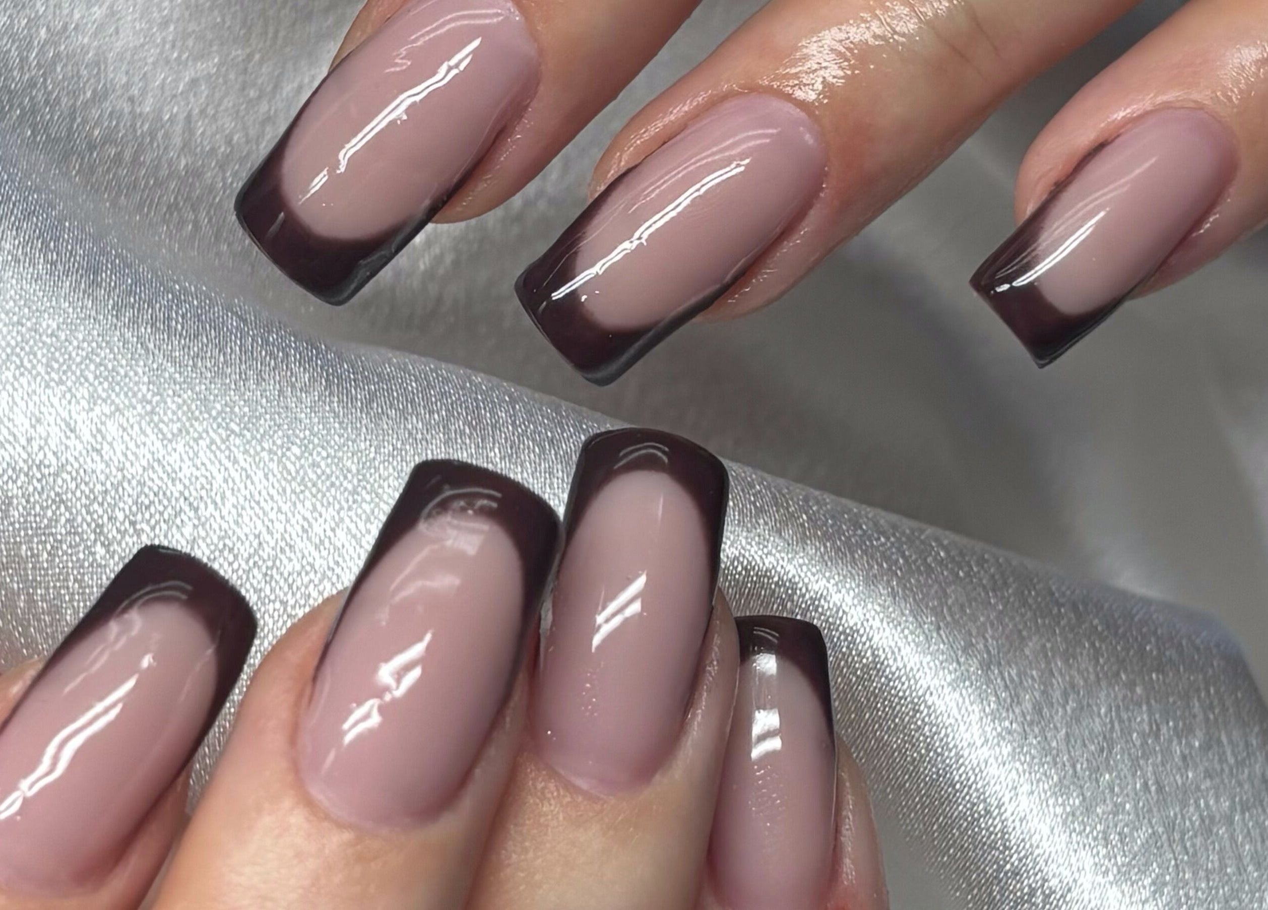 Ongles ombrés élégants réalisés chez M Nails Studio, Cognin, Auvergne-rhône-alpes, FR.