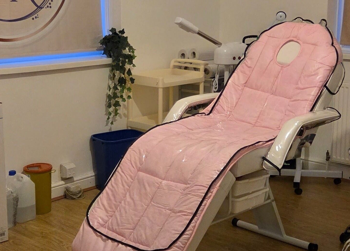 Relaxing treatment room at Aesthetic By Nurse in Garforth, England, GB featuring a pink contour chair.