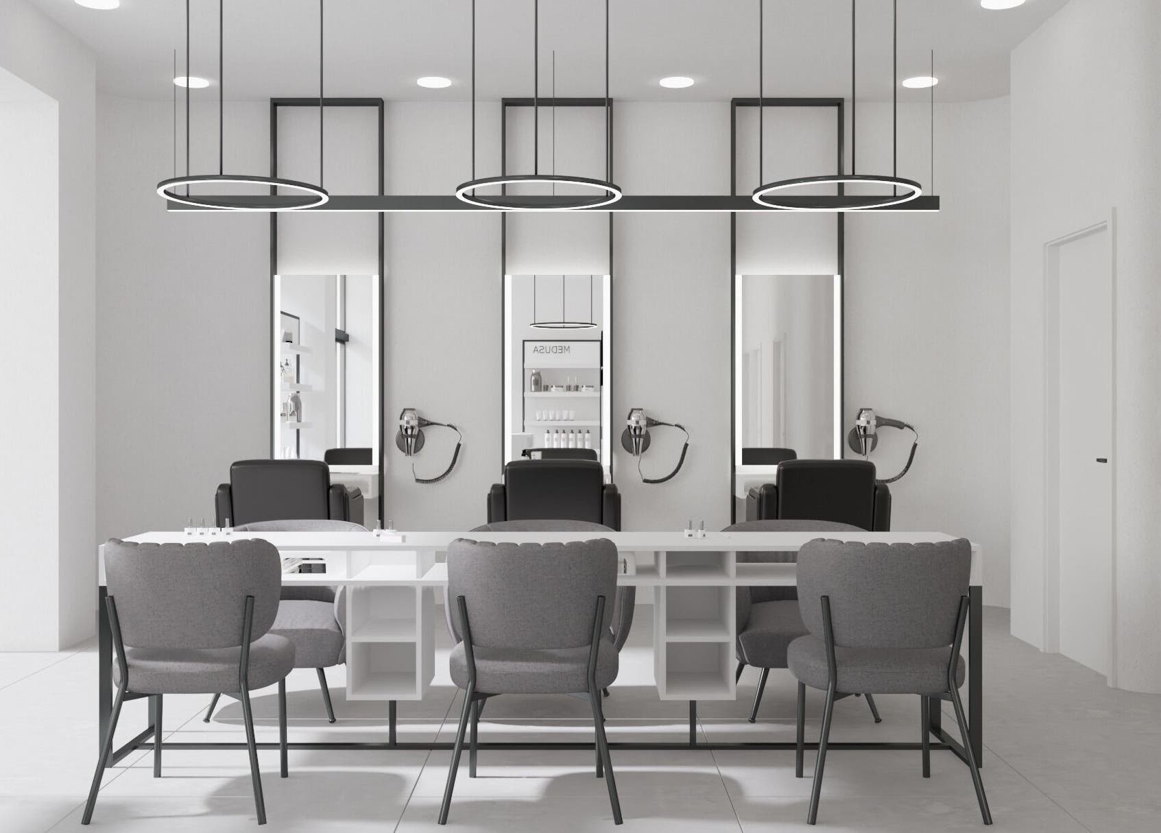 Μοντέρνος χώρος κομμωτηρίου στη MEDUSA VOLOS, Βόλος, GR, με κομψές καρέκλες και καθρέφτες.