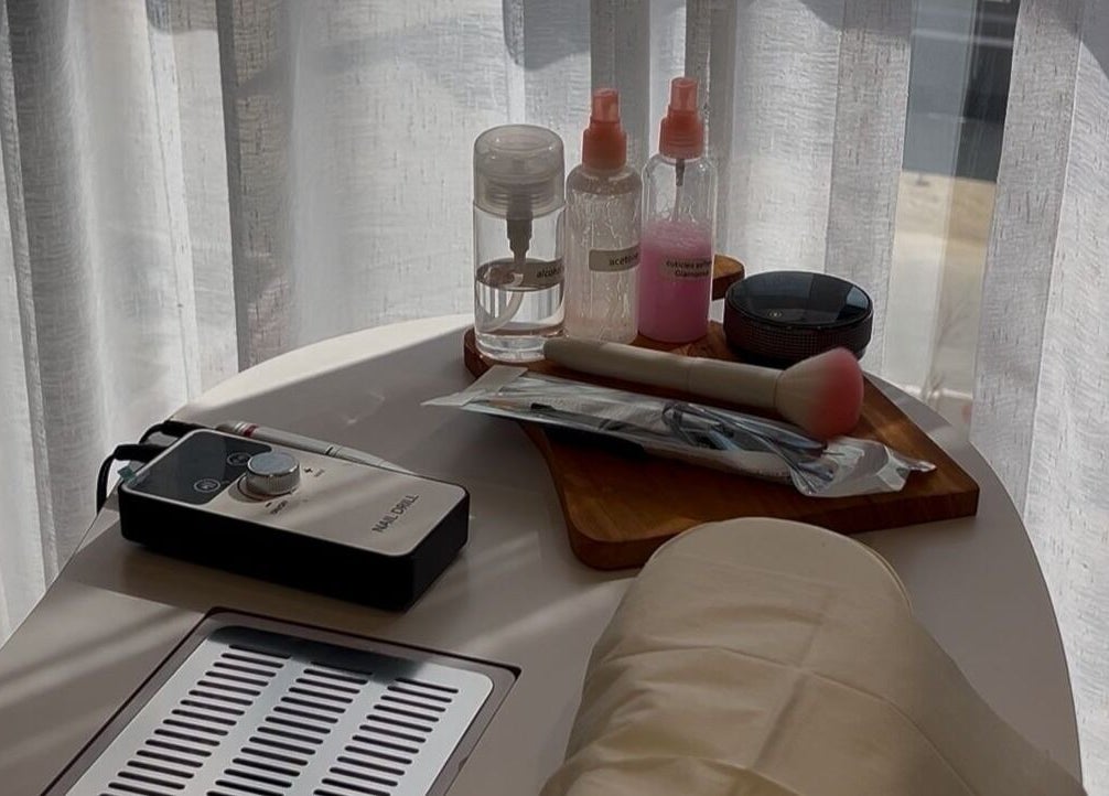 Beauty tools at Glamorous Salon جلامورس صالون, Riyadh, SA, showcasing serene ambiance and professional care.