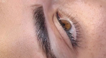 Perfectly styled eyebrow at Luxe Skin Studio, Derby, England, GB, showcasing detailed grooming.