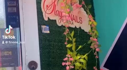 SlayedNailsbyNicola entrance adorned with floral decor at Kingston, St. Andrew Parish, JM.