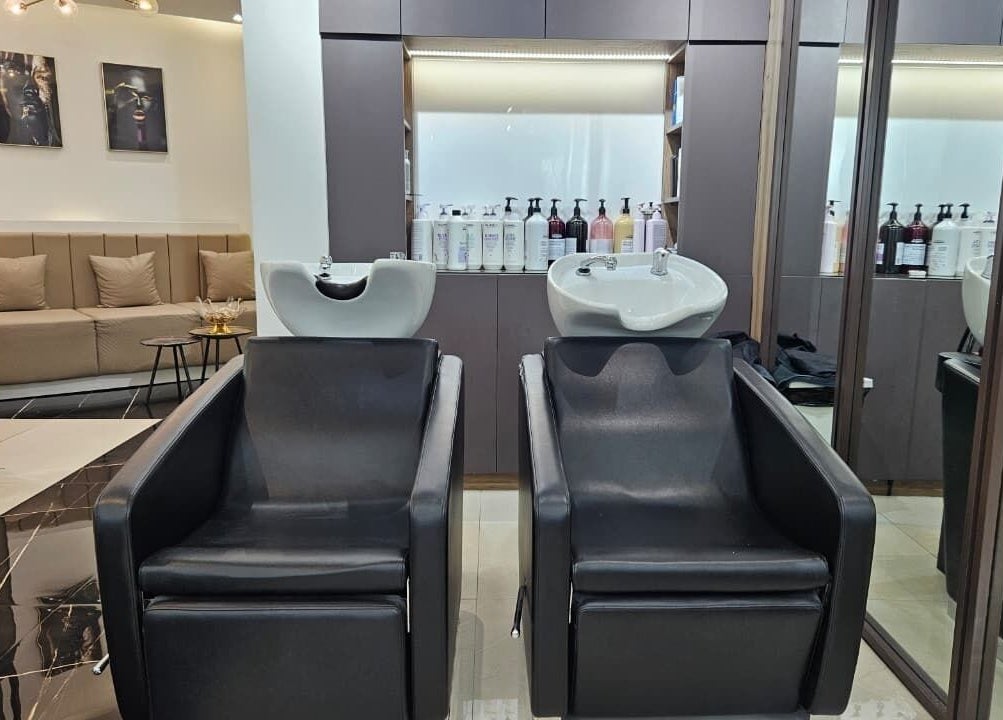 Elegant wash stations at Mia Dolce Beauty Salon, Dubai, Dubai, AE, offering premium hair care services.