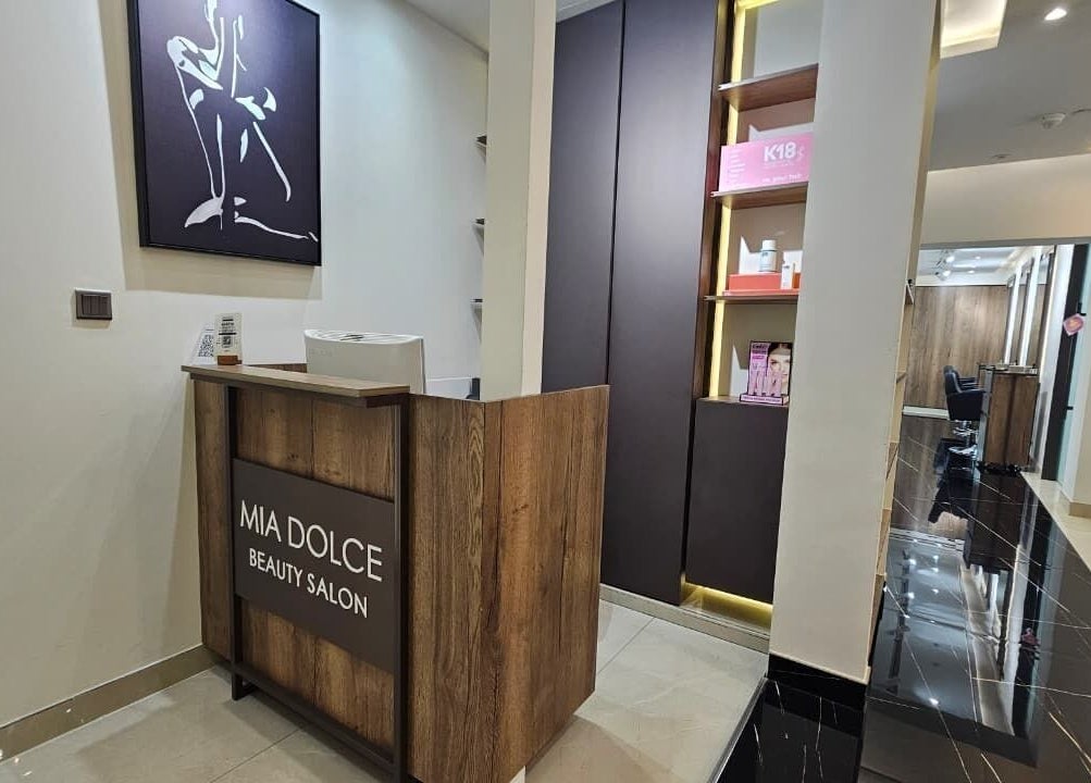 Elegant reception at Mia Dolce Beauty Salon, Dubai, Dubai, AE, with modern design and welcoming ambiance.