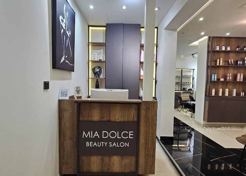Reception area of Mia Dolce Beauty Salon, Dubai, featuring modern design and welcoming aesthetics.