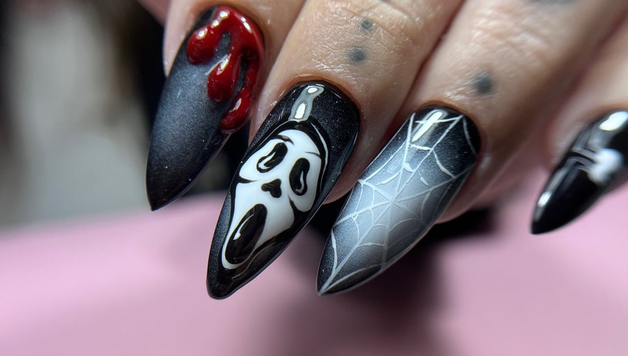 Spooky-themed nail art at Tini Nails, Buenos Aires, Ciudad Autónoma De Buenos Aires, AR, with black and white designs.