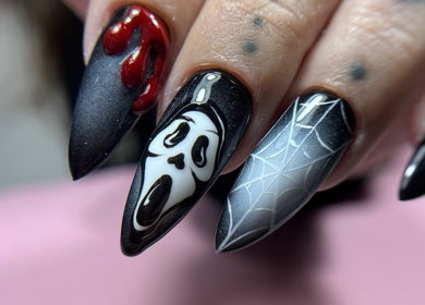 Spooky-themed nail art at Tini Nails, Buenos Aires, Ciudad Autónoma De Buenos Aires, AR, with black and white designs.