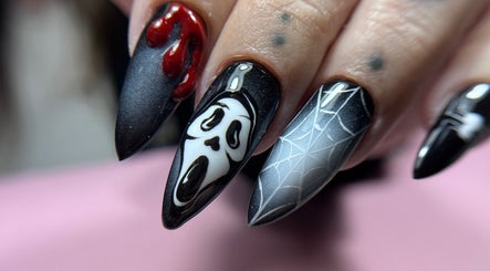 Spooky-themed nail art at Tini Nails, Buenos Aires, Ciudad Autónoma De Buenos Aires, AR, with black and white designs.