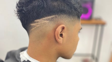 Stylish fade haircut with design at Btm Barberia, Concepción Del Uruguay, Entre Ríos, AR.