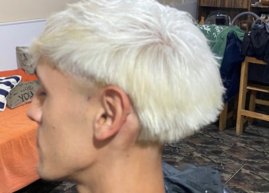 Side view of a blonde haircut at Btm barberia, Concepción Del Uruguay, Entre Ríos, AR.