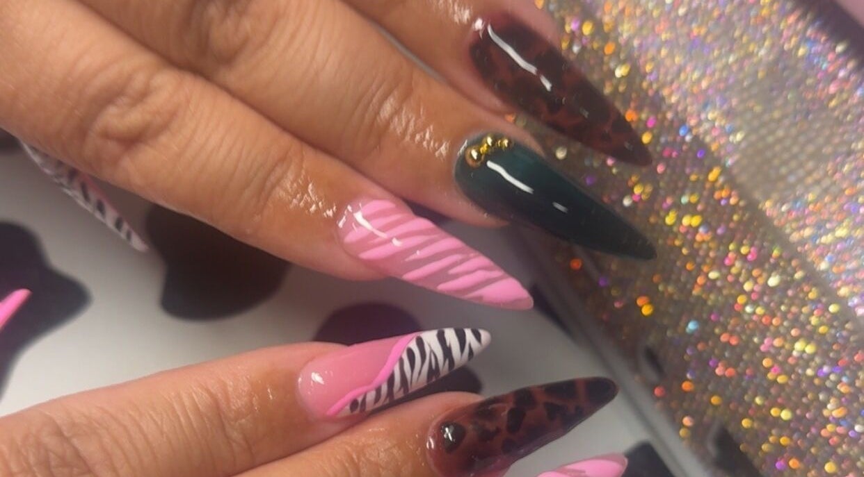 Stylish nail art at Urztruly Nailsx Visuals in Davenport, Florida, US, showcasing vibrant designs.