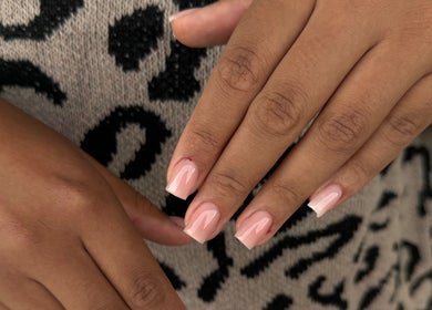 Manucure délicate à Studio lashe, Cagnes-sur-mer, Provence-alpes-côte d'Azur, FR.