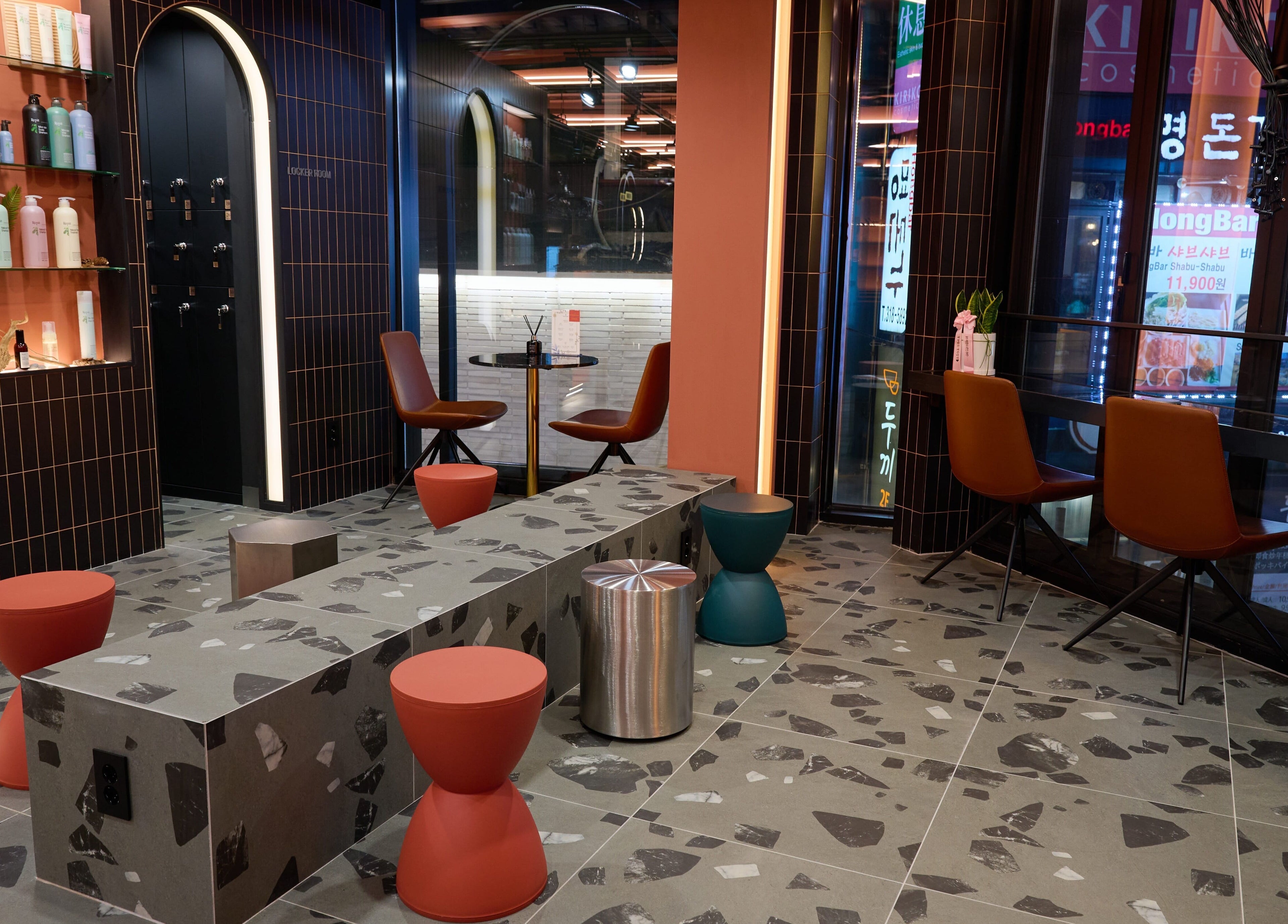 Modern lounge area in Hair The Beau Myeongdong, 서울특별시, 서울특별시, KR, featuring stylish seating.