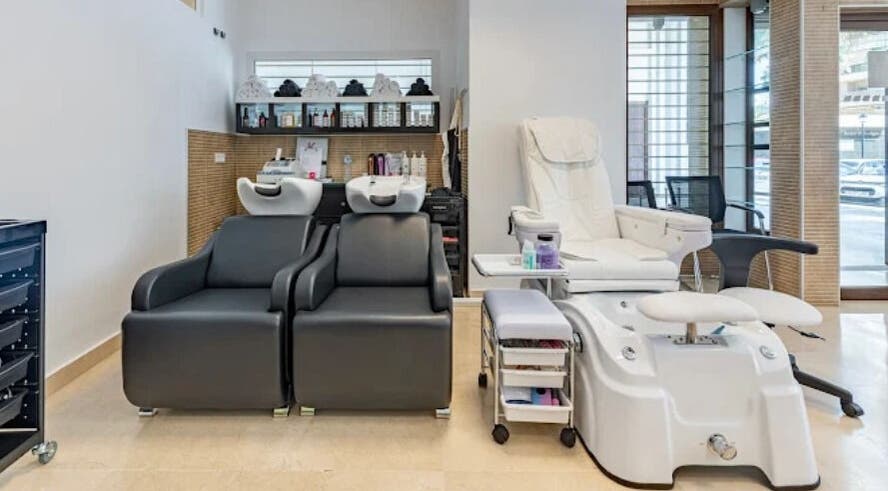 Sleek salon interior at NH Beauty Clinics, Fuengirola, Andalucía, ES, with modern pedicure and hair wash stations.