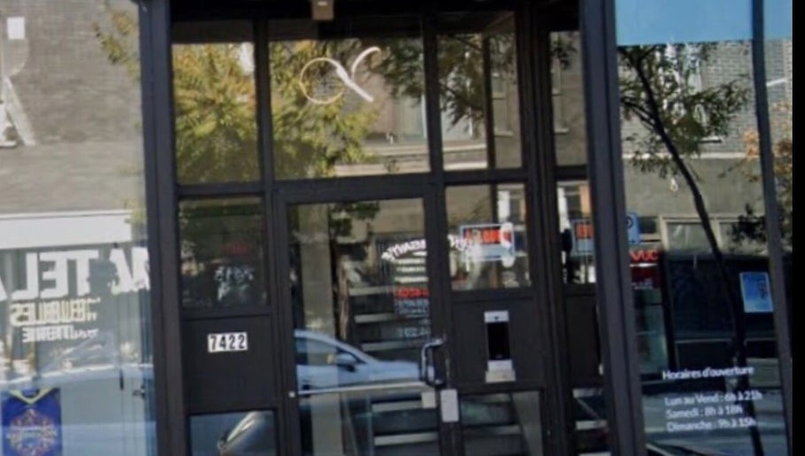 Front entrance of TouchedByChanel located at 7422, Montréal, Québec, CA.