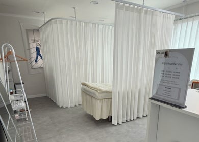Cozy treatment room at Lashvibe Seoul, 서울특별시, 서울특별시, KR with privacy curtains and modern decor.