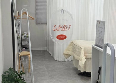 Lashvibe Seoul venue entry showcasing a cozy interior in 서울특별시, 서울특별시, KR.