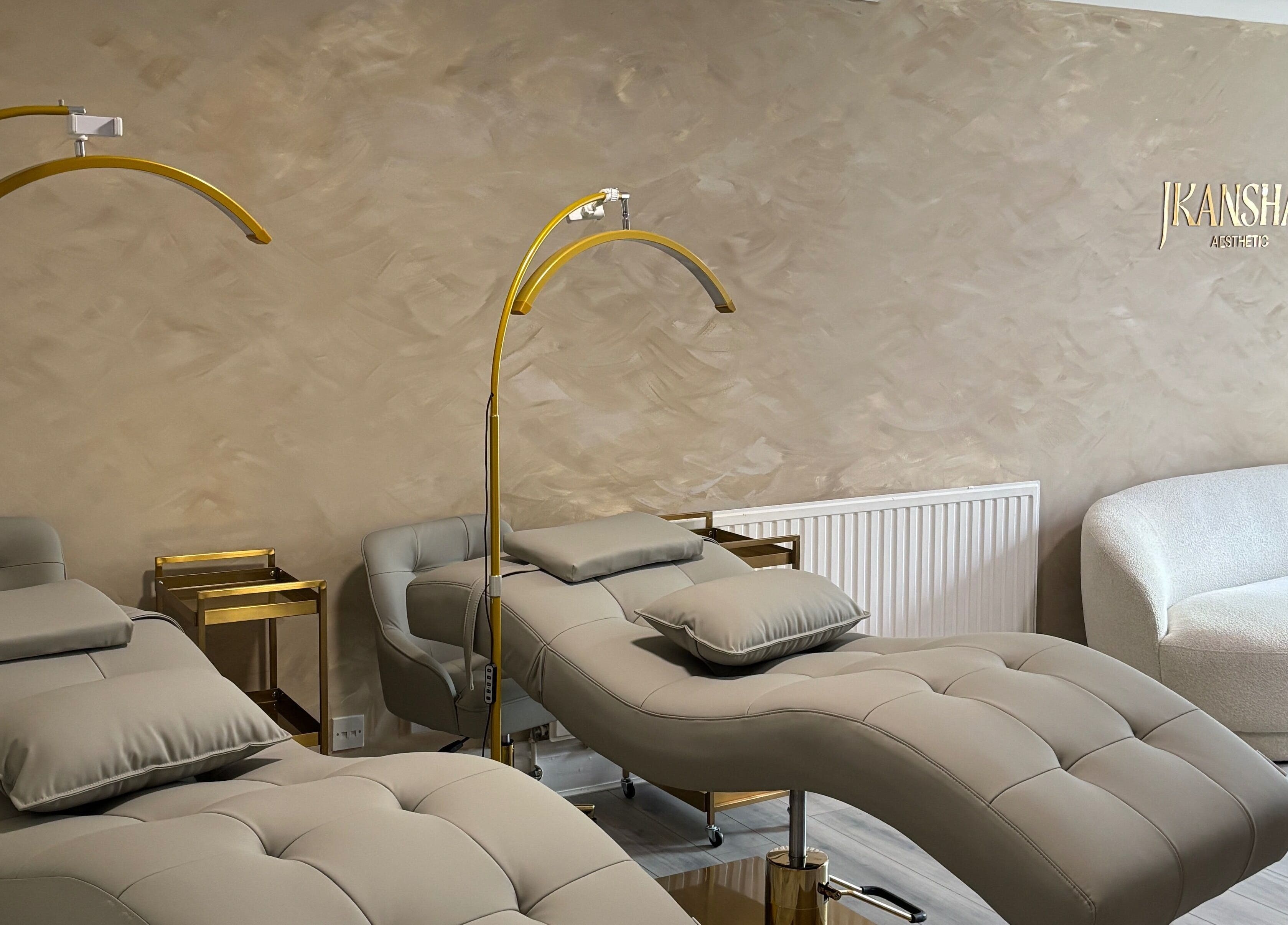 Modern aesthetic clinic room at JKANSHAY AESTHETIC CLINIC, LONDON, England, GB with elegant decor and treatment beds.