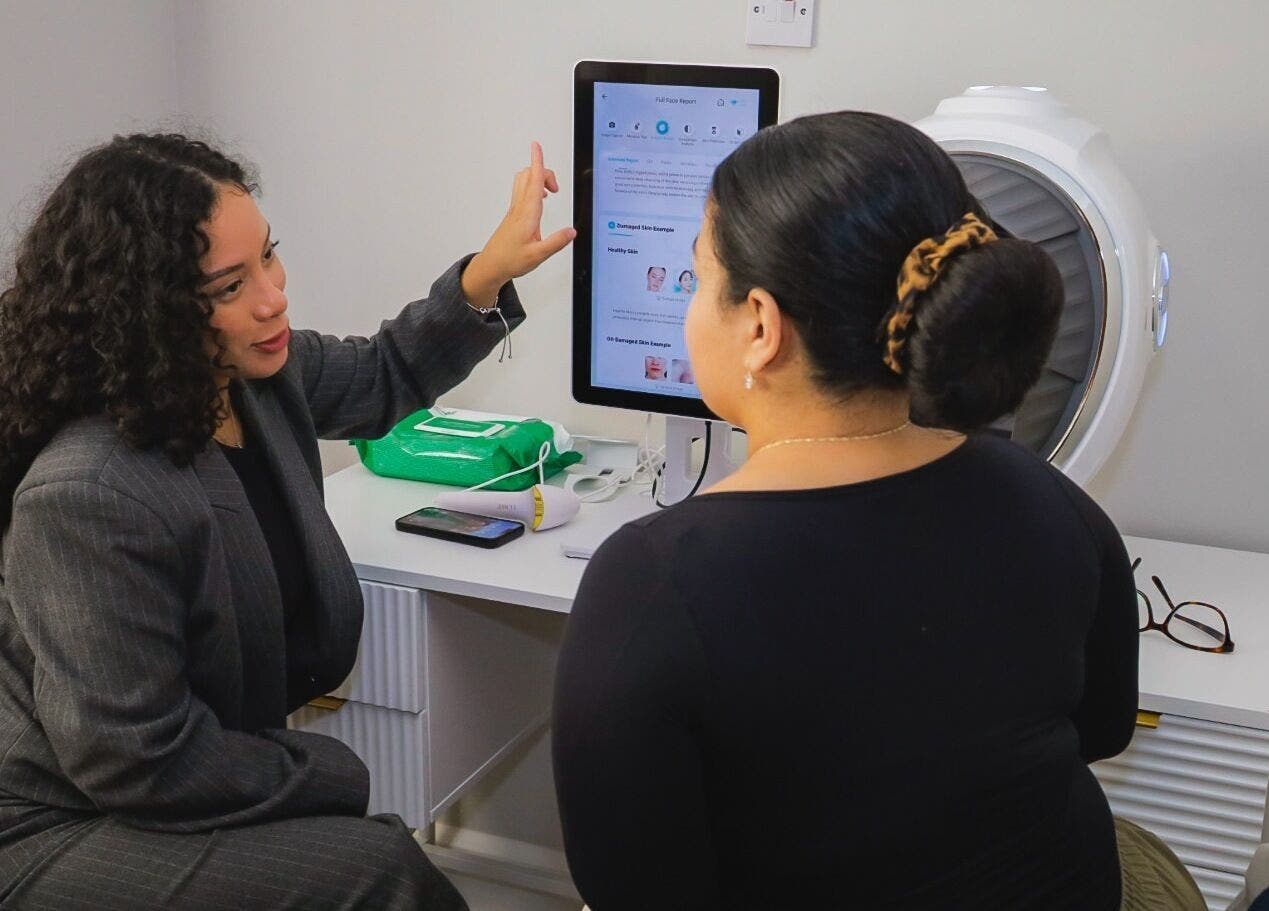 Expert consultation at JKANSHAY AESTHETIC CLINIC in LONDON, England, GB, showcasing personalized care.