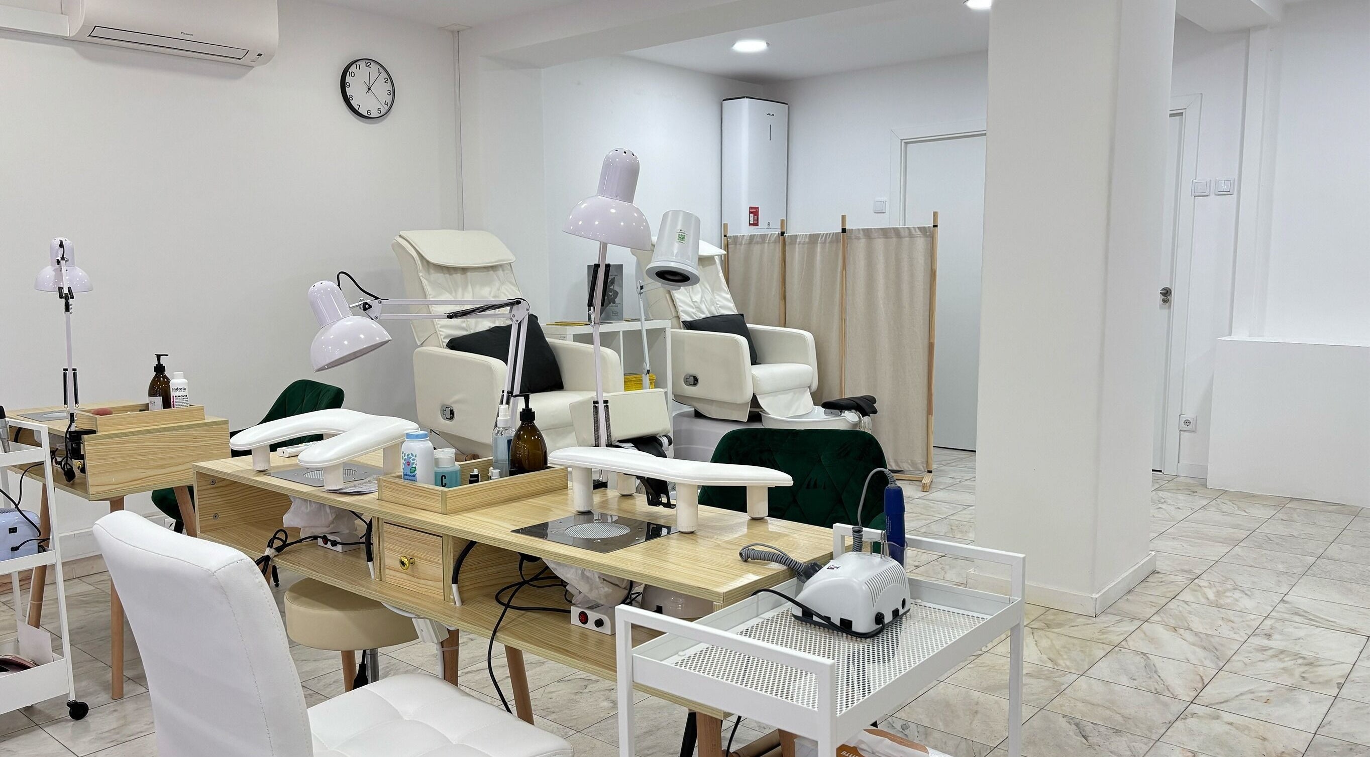 Inviting interior of Beauty Take Your Time, a serene salon in Lisboa, Lisboa, PT offering premium beauty services.