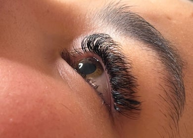 Extensões de cílios em Lashes by Lara, São João Da Madeira, Aveiro, PT, destacando-se pela perfeição.