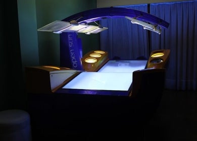 Solárium moderno en Summer Beach Solarium, Mendoza, AR, ideal para una experiencia de bronceado exclusiva.