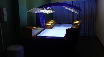 Solárium moderno en Summer Beach Solarium, Mendoza, AR, ideal para una experiencia de bronceado exclusiva.