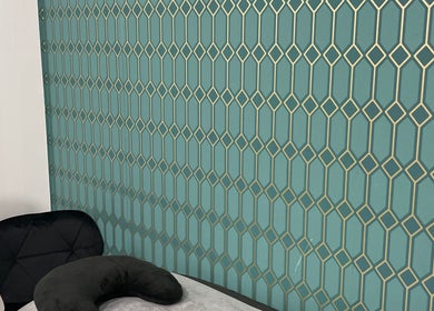 Parede com padrão geométrico no Karina Kolesya Lash, Setúbal, Setúbal, PT, em espaço de bem-estar.