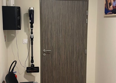 Entrée moderne de Daho Amin Ostéopathe à Douvaine, Auvergne-rhône-alpes, FR avec déco sobre.